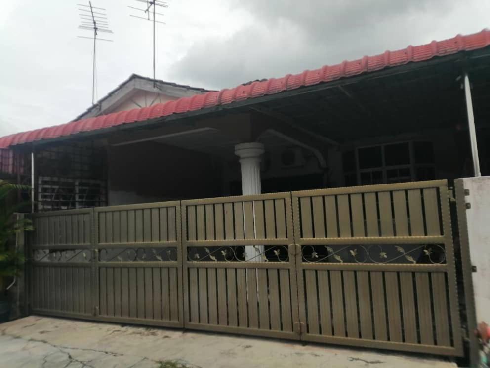 Homestaymuslim Di Teluk Intan Exterior foto